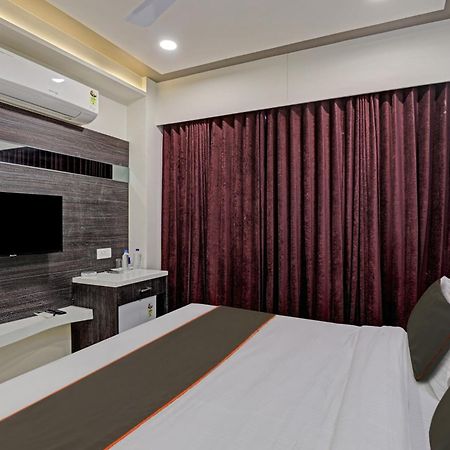 Hotel Collection O Alpha One Ahmedabad Exterior foto