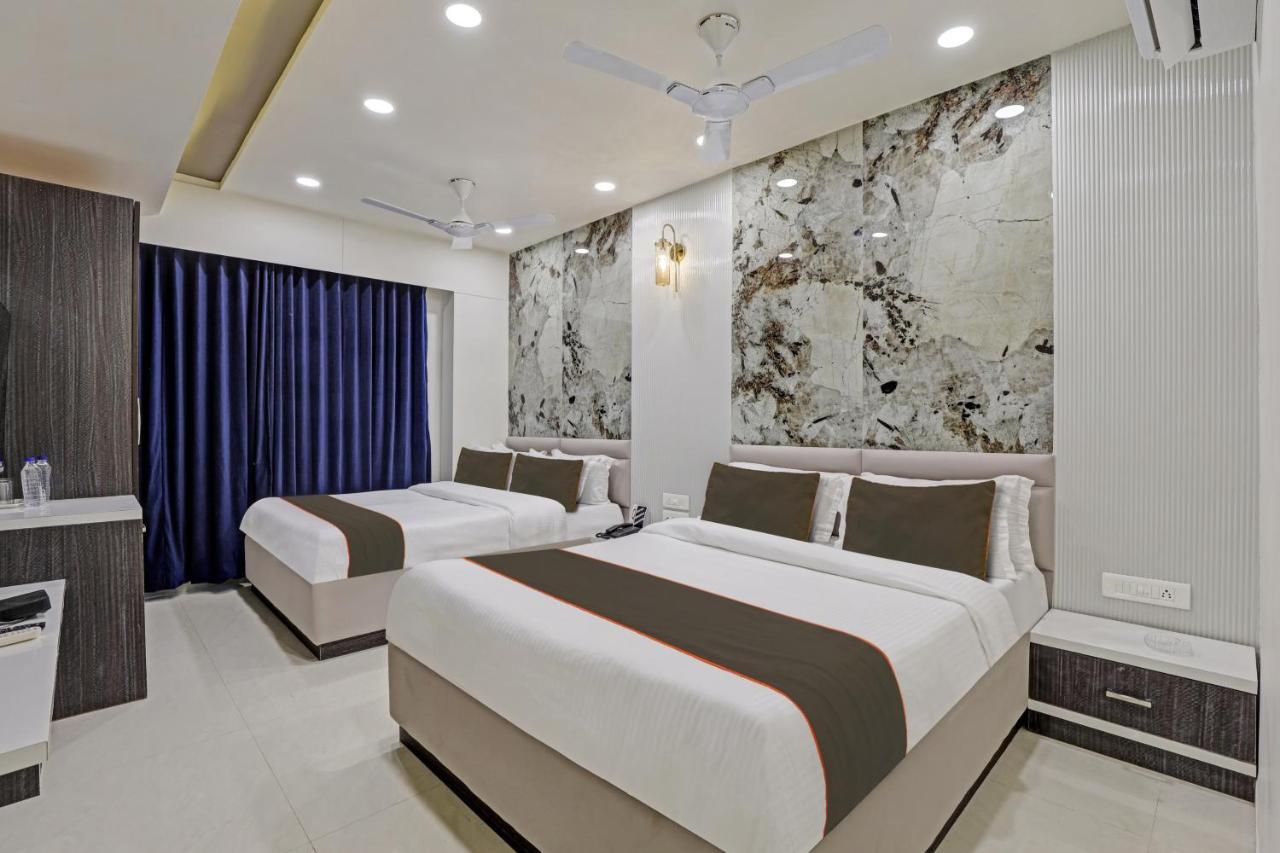 Hotel Collection O Alpha One Ahmedabad Exterior foto