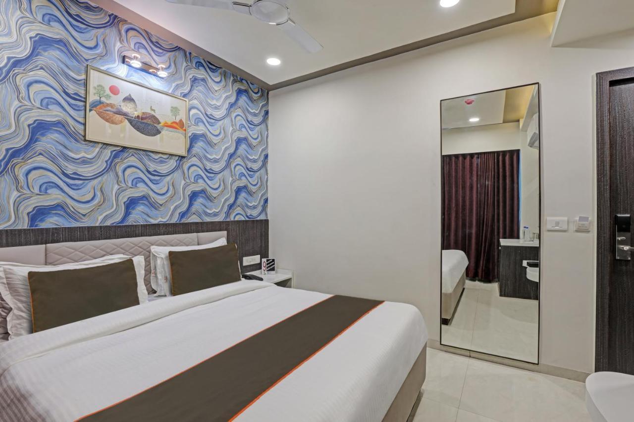 Hotel Collection O Alpha One Ahmedabad Exterior foto