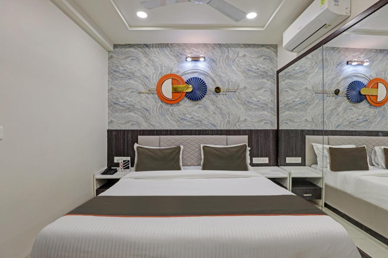 Hotel Collection O Alpha One Ahmedabad Exterior foto