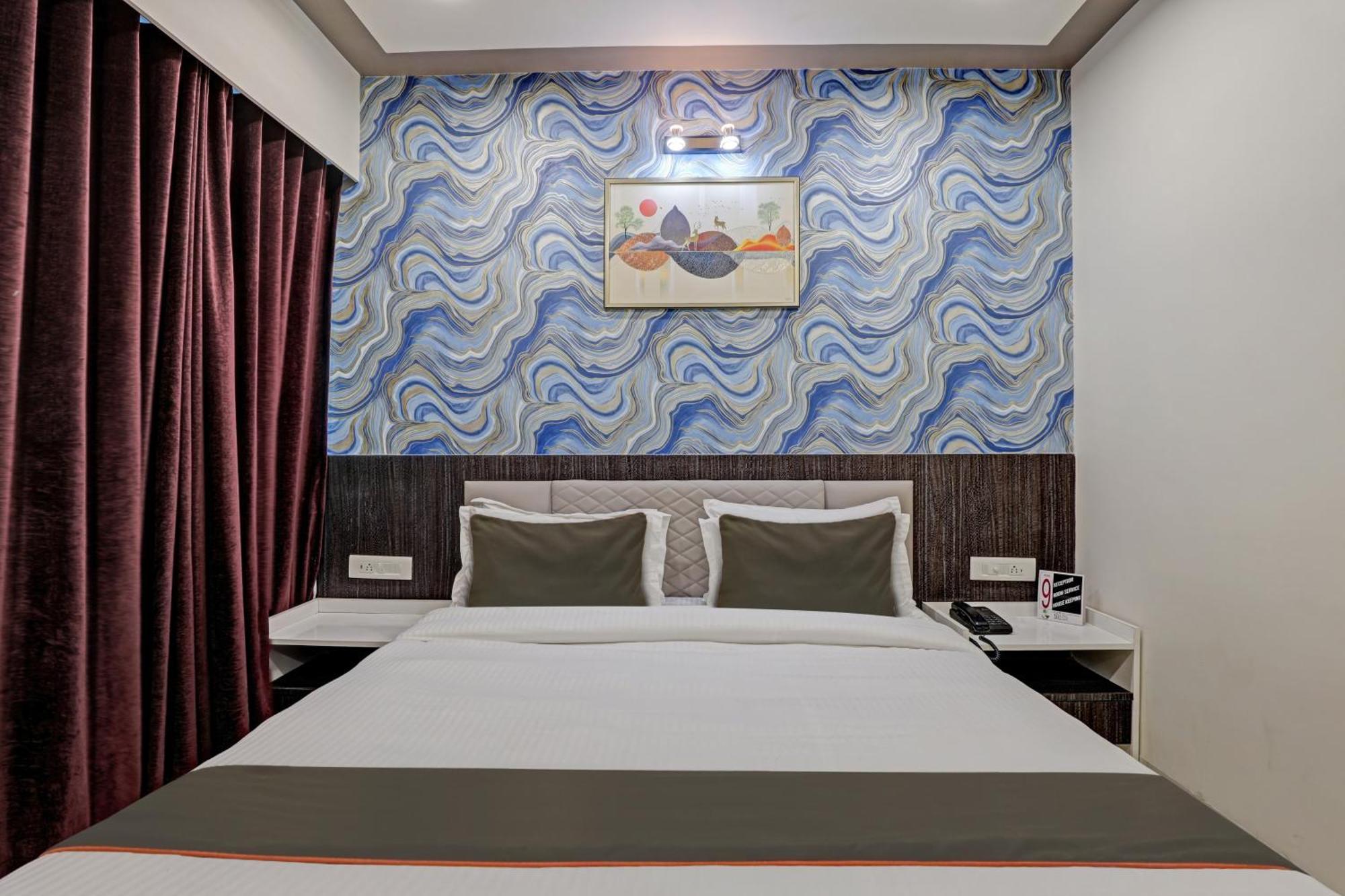 Hotel Collection O Alpha One Ahmedabad Exterior foto