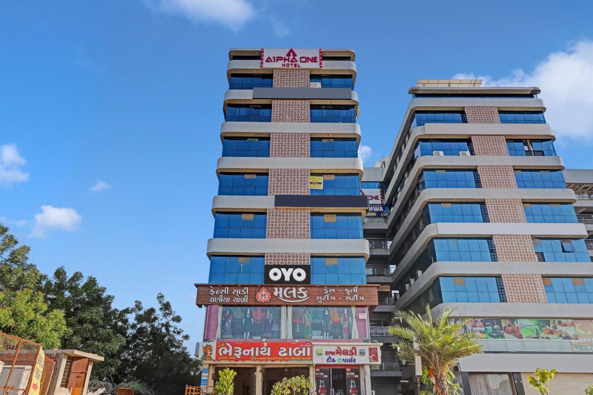 Hotel Collection O Alpha One Ahmedabad Exterior foto